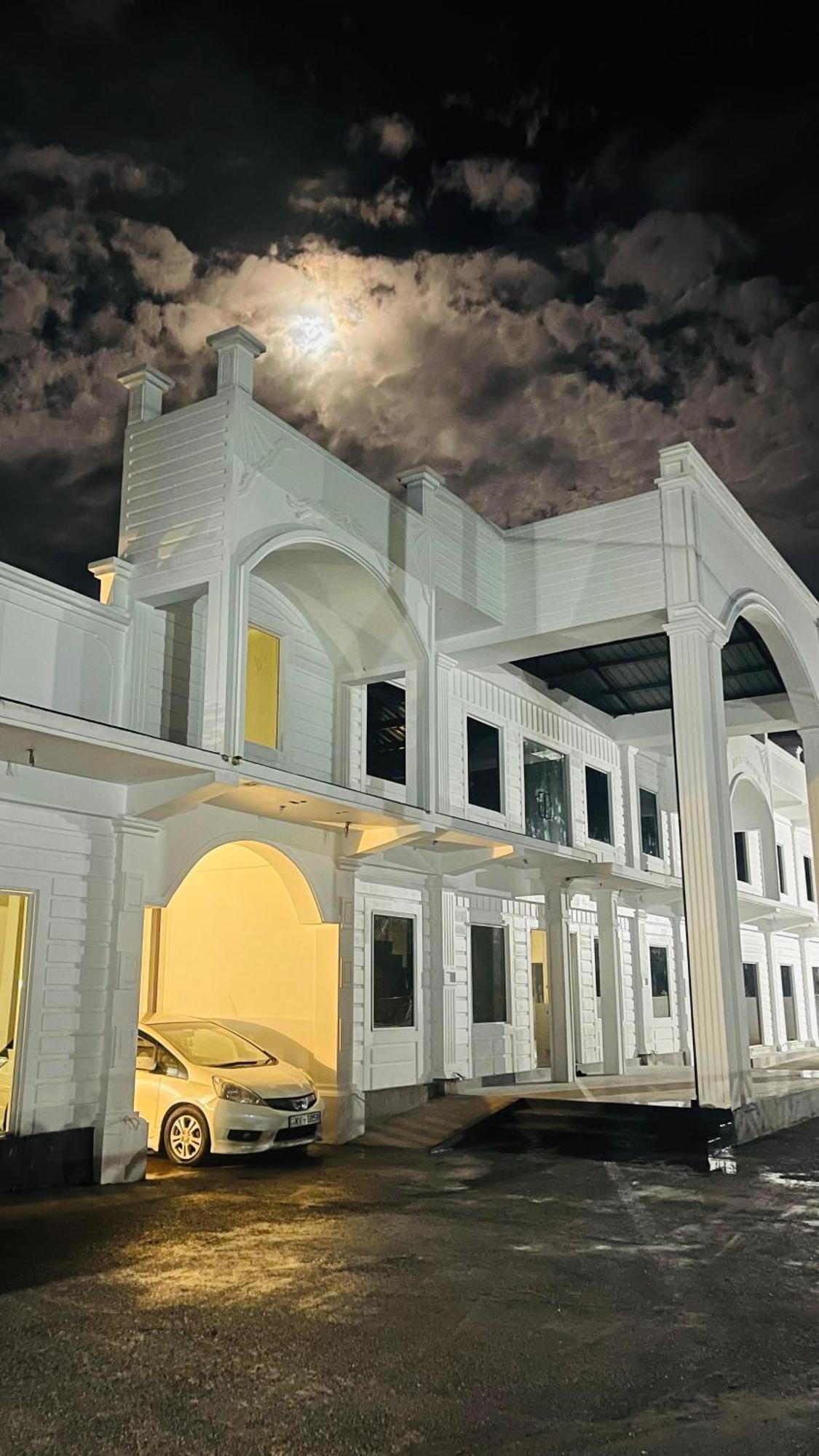 The Sanctum Hotel Talaimannar Екстериор снимка